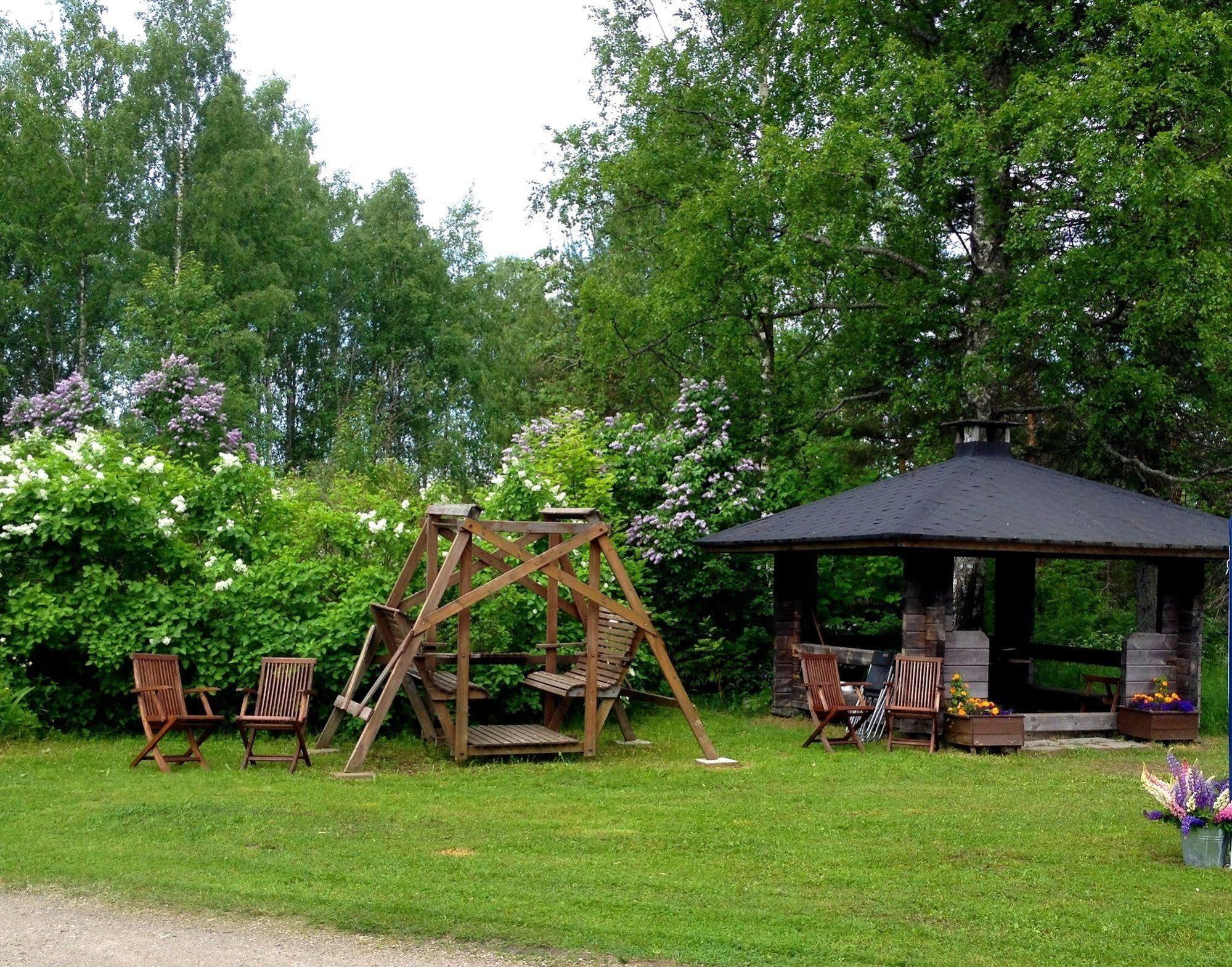 Vanhan Koulun Majatalo-Old School Guest House Kolinkylä Exterior foto
